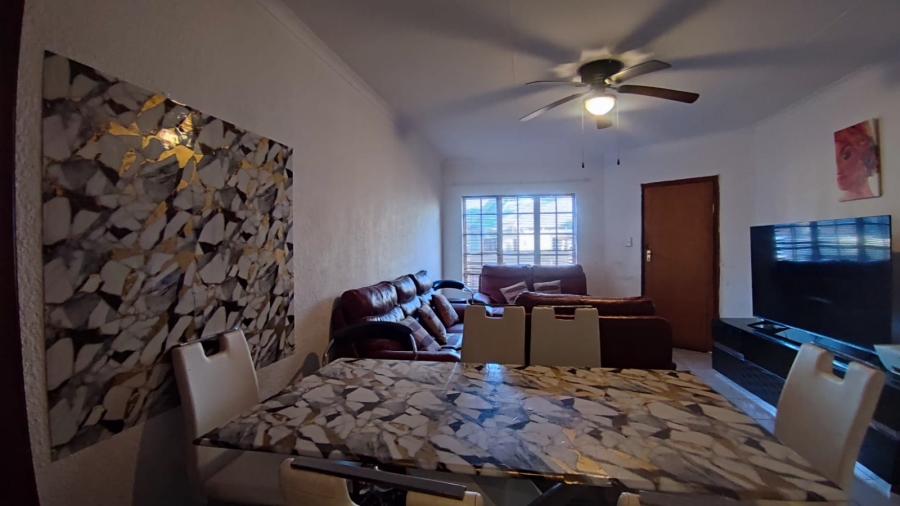 2 Bedroom Property for Sale in Geelhoutpark North West